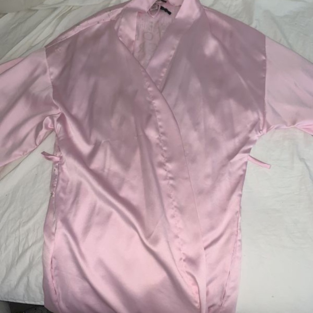 Robe - Picture 3 of 4